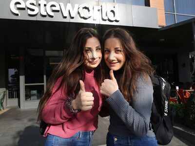 2 zusjes neuscorrectie bij Esteworld