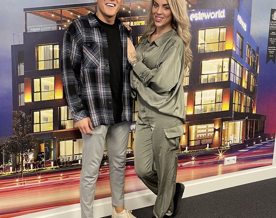 Influencer @eilishflesch voor Neuscorrectie naar Esteworld