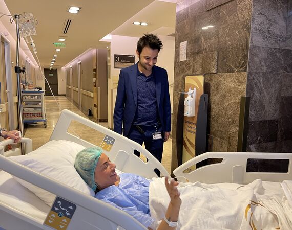 Nena vlaar ondergaat neuscorrectie bij Esteworld