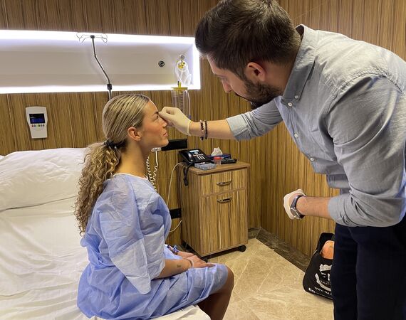 Nena vlaar ondergaat neuscorrectie bij Esteworld