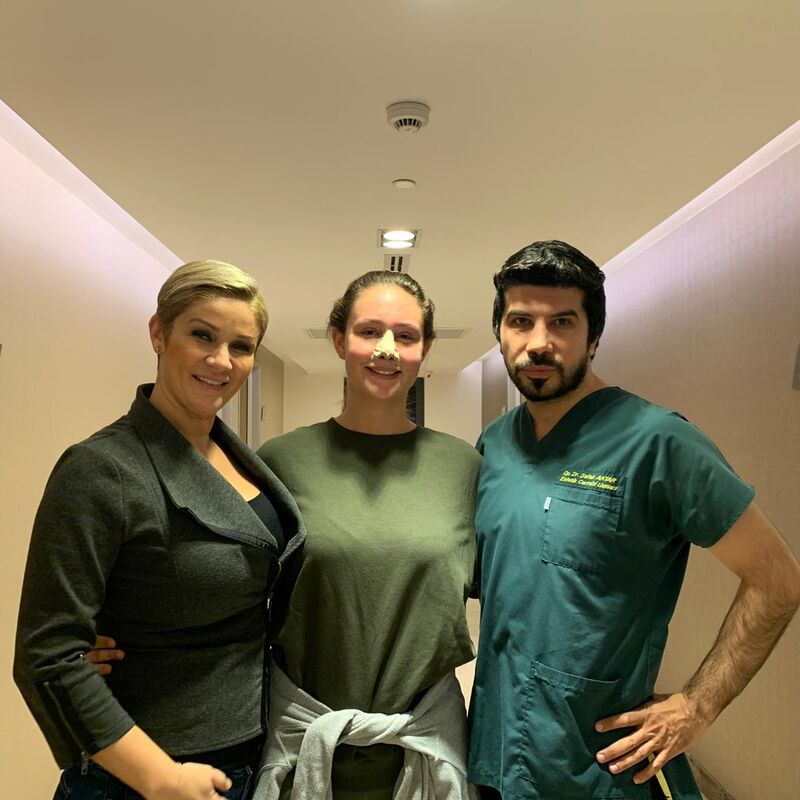 Marielle, voor een neuscorrectie moet je bij Esteworld zijn.