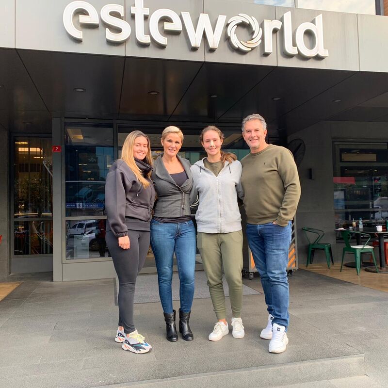 Marielle, voor een neuscorrectie moet je bij Esteworld zijn.