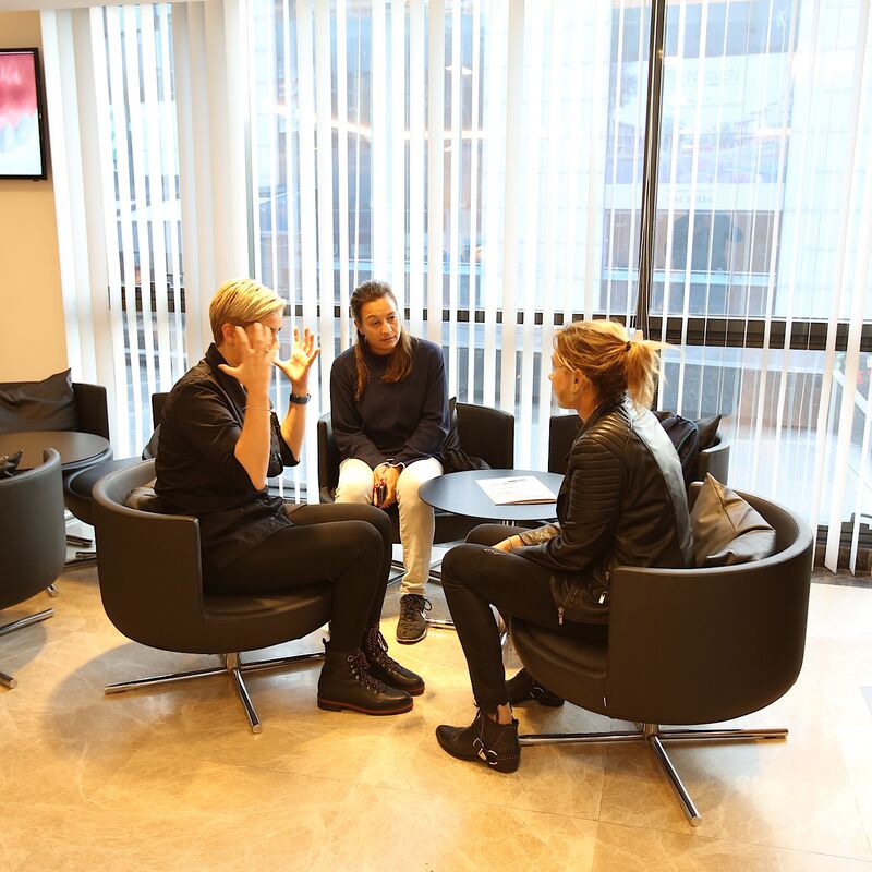 2 zusjes neuscorrectie bij Esteworld