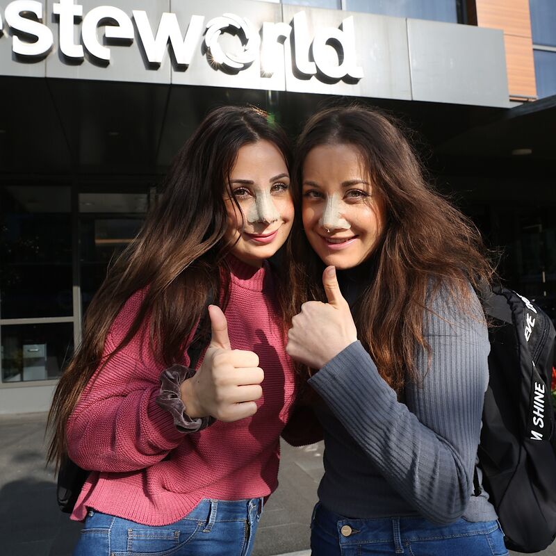 2 zusjes neuscorrectie bij Esteworld