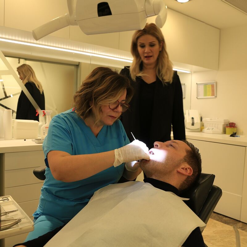 Via 3 vrienden bij Esteworld voor facings en kronen