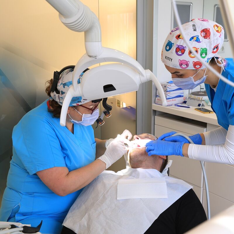 Via 3 vrienden bij Esteworld voor facings en kronen