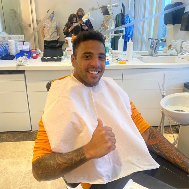 Kronen en facings Turkije samen met tante en moeder.