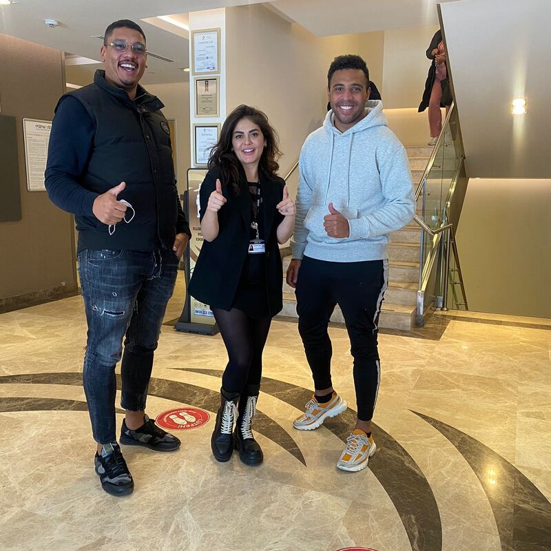 Kronen en facings Turkije samen met tante en moeder.