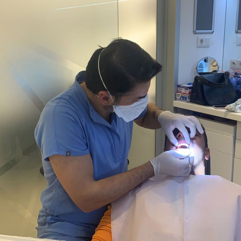 Kronen en facings Turkije samen met tante en moeder.