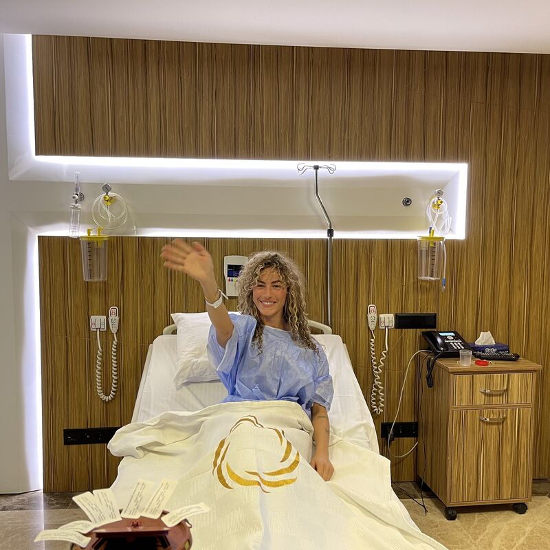 Playmate en Influencer Nena Vlaar haar neuscorrectie