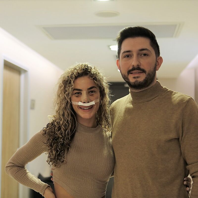 Playmate en Influencer Nena Vlaar haar neuscorrectie