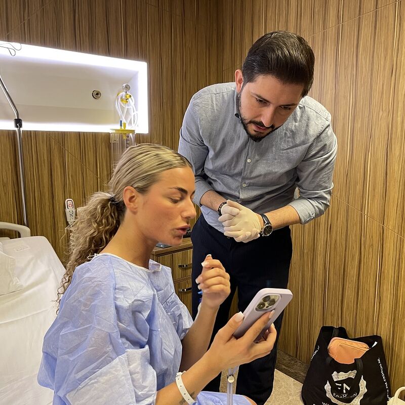 Playmate en Influencer Nena Vlaar haar neuscorrectie