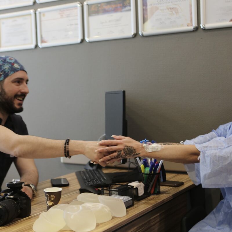 Zangeres Daisy Talens borstvergroting @ Esteworld