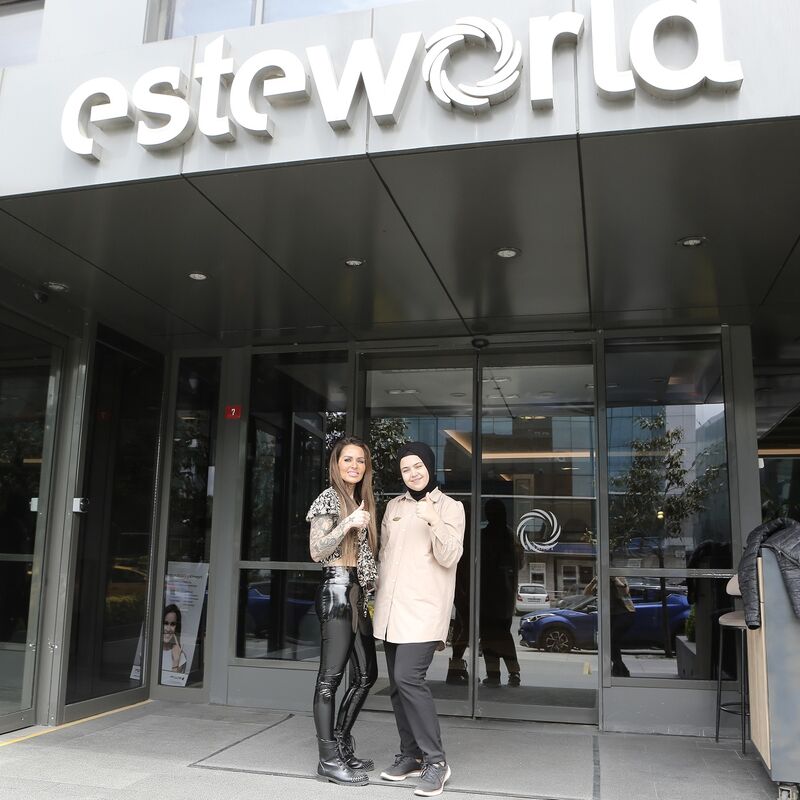 Zangeres Daisy Talens borstvergroting @ Esteworld