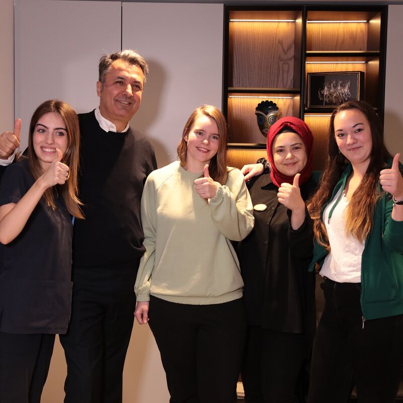 Melonie, na 70 kilo afgevallen nu eindelijk dat huid weg laten halen