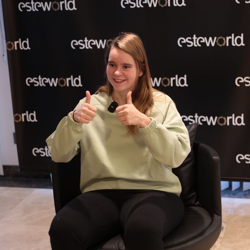 Melonie, na 70 kilo afgevallen nu eindelijk dat huid weg laten halen