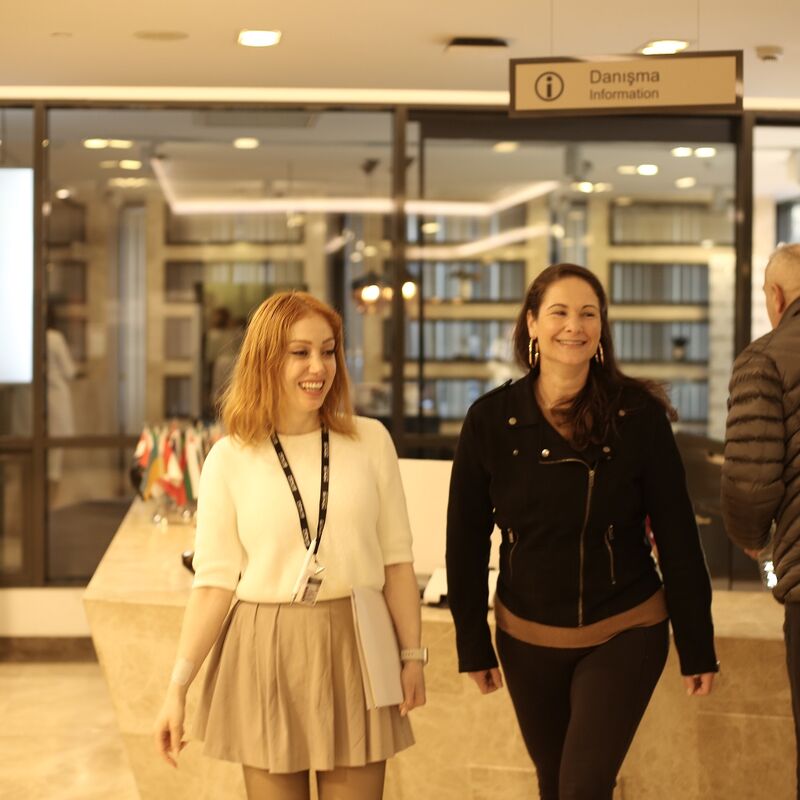 Caroline, kostenplaatje voor buikwandcorrectie in NL te hoog