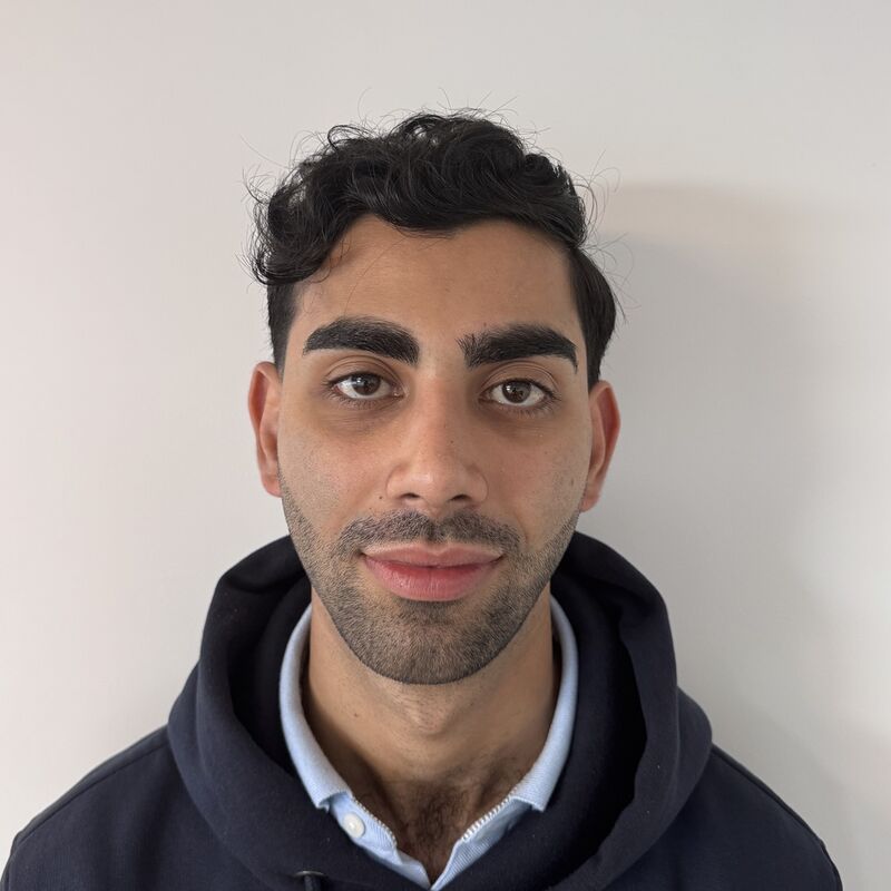 Alireza, mijn neus past nu perfect bij mijn gezicht