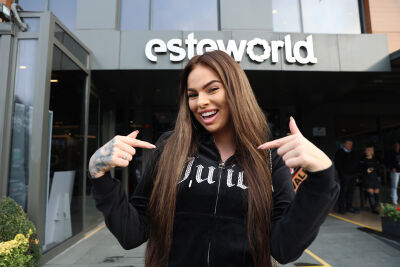 Influencer Fleur voor borstvergroting bij Esteworld in Turkije