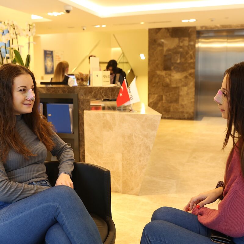 2 zusjes neuscorrectie bij Esteworld