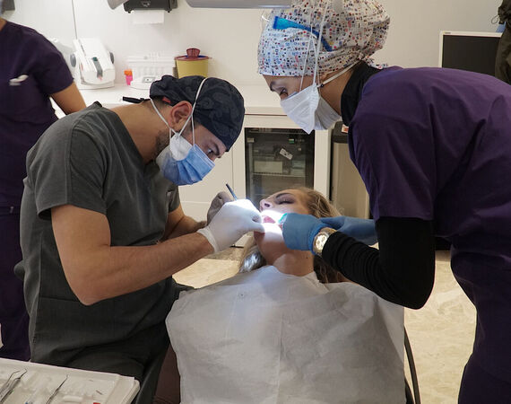 Er wordt bij tandarts Turkije gebruik gemaakt van de meest moderne technologie